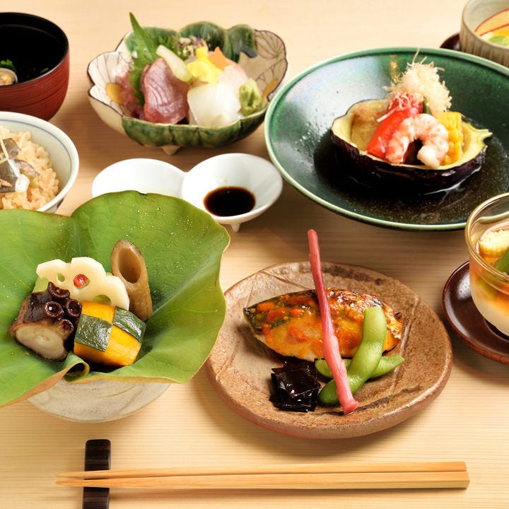 旬の食材を使った日本料理を堪能する