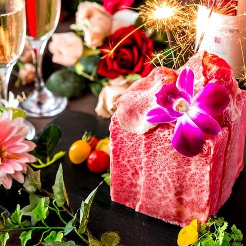 肉ケーキコース 4000円 サプライズ誕生日 記念日 お祝い 宴会 飲み会などを盛り上げる の詳細 渋谷 焼肉 バツマル東京 渋谷 焼肉 ぐるなび