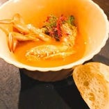 渡り蟹のトマトスープ　国産小麦のバゲットつき
Blue Crab Soup with Domestic Wheat Baguette