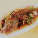 アクアパッツア
Acqua pazza(Stew Seafood with Wine and Tomatoes)