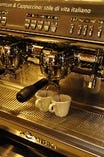 ラ・チンバリのエスプレッソマシーンを使用した本格的なカフェもお楽しみ頂けます。