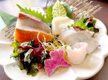 北海道各地から旬の新鮮食材を使用したお刺身盛り合わせ