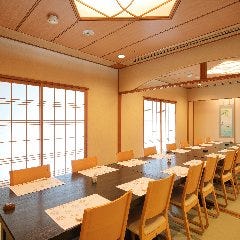 床の間を設えた純和風の完全個室空間