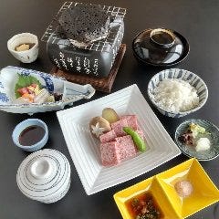 ランチ限定【和牛溶岩石炙り焼きご膳】銀座新定番の”和牛溶岩石炙り焼き”をお得に味わえる