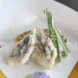 鯵ととうもろこしの天ぷら