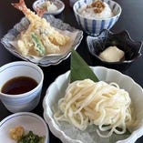 ランチ限定【大海老天ぷらと冷うどん】大海老を贅沢に＋のど越し滑らかなうどん