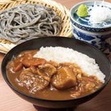 カレー丼とごまそばのセット