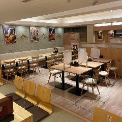 テーブル席から小上がりまで様々ご用意してます