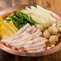 「三種の焙煎胡麻」和豚もちぶたと鶏つくねの鍋