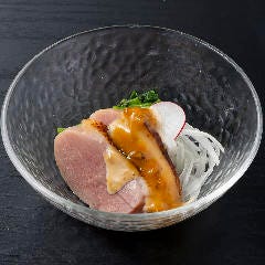 低温調理鴨と菜の花の蕎麦味噌マヨネーズかけ