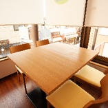 テーブル席(～4名様×4卓)