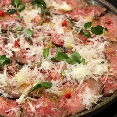 囲炉裏びすとろニクジュウハチ_低温調理した牛タン炙りカルパッチョ