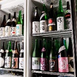 日本各地から仕入れる地酒は専用の冷蔵庫で最適な状態に