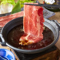 上州和牛を贅沢に使用したすき焼き鍋としゃぶしゃぶ鍋が絶品