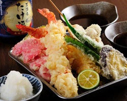 市場の天ぷら盛合せ
旬の食材を使ったおまかせがおススメです！