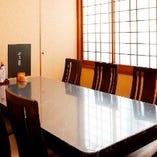 【1階】シックな上質空間を満喫できるテーブル席完全個室(～6名様×2部屋)