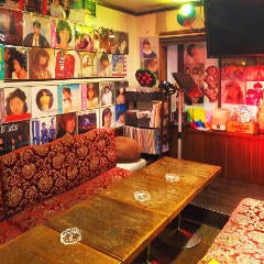 昭和歌謡レトロ酒場 アイドル 席 - 楽天ぐるなび