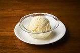 バニラアイスクリーム　Vanilla Ice Cream
シーズナルシャーベット　Seasonal Sherbet