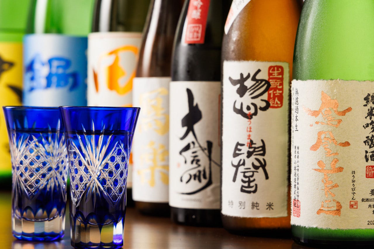 季節に合わせて日本酒は30種程度取り揃えております。