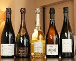 フランス産を中心にワインの銘柄は300種類以上を揃える。