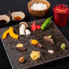 お米は厳選した素材を炊き立ての土鍋御飯で！