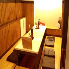 個室席でゆったりと宴会をお楽しみください。貸切宴会も可能です