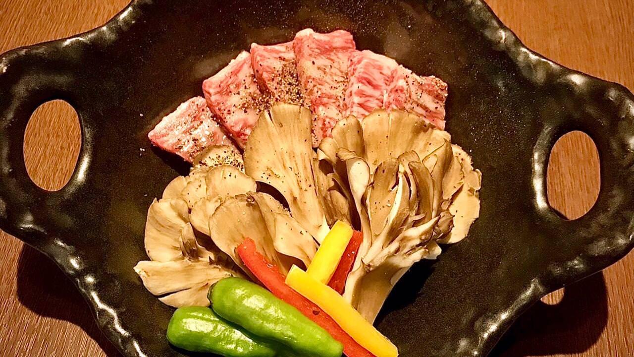 富山名物氷見和牛を朴葉味噌でお召し上がり下さい。