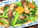 カナ（タイの野菜）と豚肉のオイスターソース炒め
「パッドカナームー」