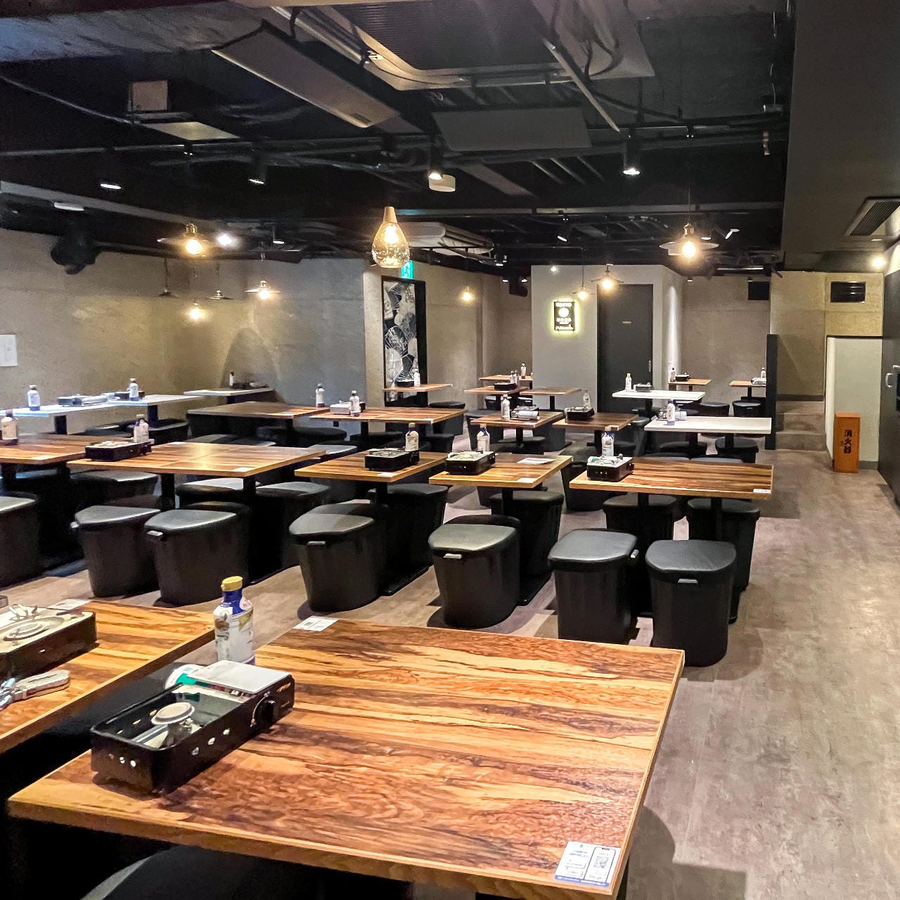 おすすめ屋 プレミアム 新宿西口店の内観