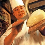 ［熟練の職人技］
匠技で作る刀削麺は種類豊富でオーダー率高！