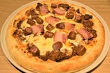 黒豚 肉・肉・肉のピザ