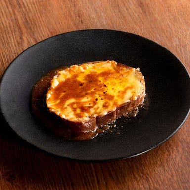 チーズの海に溺れたい 豊橋店_名物!モッツァレラチーズの『沼るパン』