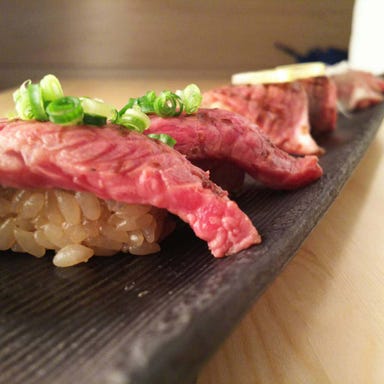 くずし割烹 chikasa(チカサ)_当店名物料理『肉鮨』