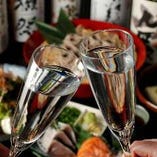 当店の日本酒は100種類お楽しみいただけます