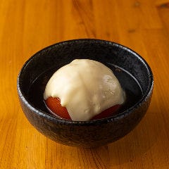 【変わり種の人気No1！】&nbsp;トマトチーズおでん！出汁とトマトの旨味、とろけるチーズの濃厚さがクセになる