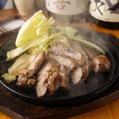 【九州の旨いもんが勢揃い】&nbsp;ほのかな甘みと旨みが魅力の薩摩黒豚「六白」