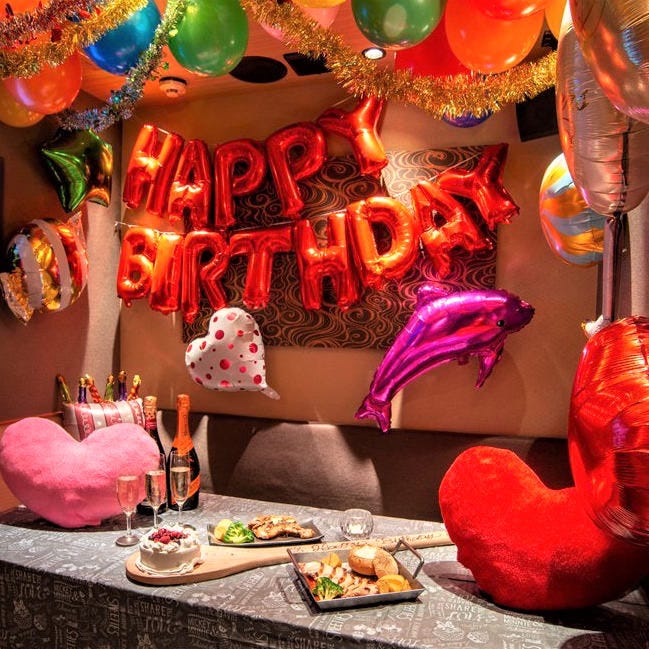 インスタ映え バースデー2時間食べ飲みプラン ルームデコレーション付3465円 税込 女子会 誕生日の詳細 2800円を超えた料金は取りません トサカモミジ大宮店 大宮 バイキング ビュッフェ ぐるなび