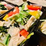 湯葉と野菜の茶蕎麦サラダ