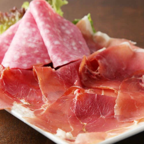 当店おススメ 1時間500円で生ハム食べ放題 の詳細 貸切 ビアホール フィンマクールズ 霞ヶ関店 有楽町 日比谷 居酒屋 ぐるなび