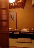 5名から8名様の掘りごたつの部屋には、江戸町火消しの板が飾ってある部屋もあります