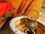 古い日本的な火鉢なども、海外からのお客様には新鮮