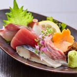 【鮮魚】
沖縄近海で獲れた新鮮な魚介で織りなすお料理を満喫
