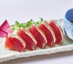 香ばしさと、溢れる旨み。贅沢に味わう、至福の炙りまぐろ。