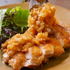 千葉県産 水郷鶏のたっぷり自家製玉ネギソースのグリル