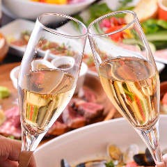 スパークリングワインで乾杯♪記念日や誕生日にもどうぞ。