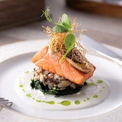 【ディナーのみ】サーモンの朴葉味噌炙り ヴァンブランソース