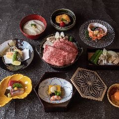 四季折々の旬の素材を板前の技と真心をこめて仕上げます