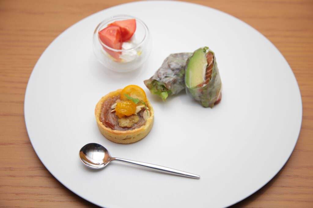 リョウリヤ カワサキのランチフルコースの料理一例