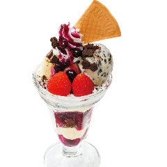 味の民芸 昭島中神店_冬仕立てのベリー・クラッシュパフェ