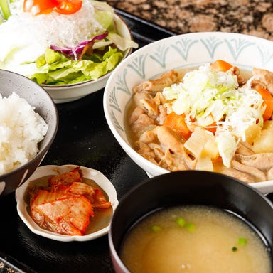 ドライブインたかや 食堂 焼肉 ラーメン_もつ煮、生姜焼、ホルモン焼き定食